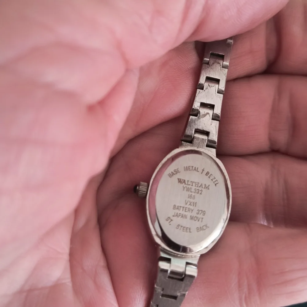 3 watches prob just needs batteries  Kim Rogers,Ann Kline, Waltham.2 stones out - Picture 7 of 10